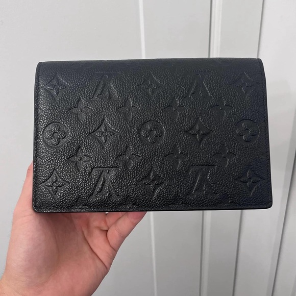 AUTHENTIC LOUIS VUITTON The Vee Vavin Wallet on Monogram Imprint Chain - Picture 5 of 6